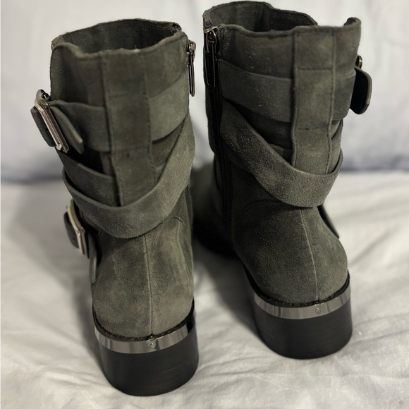 New! Vince Comuto Gray Suede Ankle Boots - Picture 2 of 6